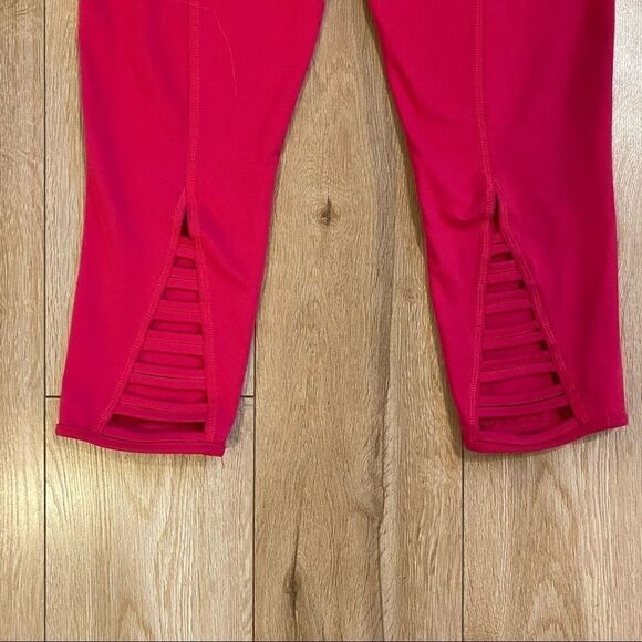 Yogalicious Workout Capri Leggings Size Medium - Picture 5 of 6